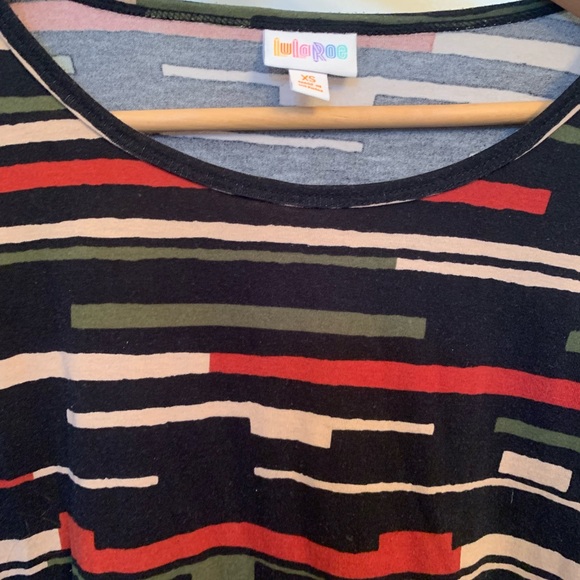 Lularoe simply comfortable tee - Picture 2 of 2